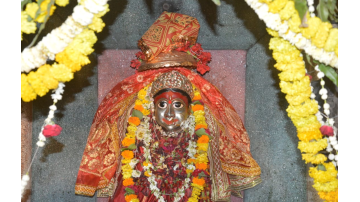 chaitra-navratri-devotees-gather