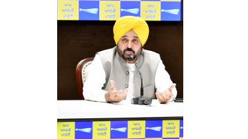 chief-minister-bhagwant-mann-held-a-meeting-with-aap-leaders-of-amritsar-and-fatehgarh-sahib-lok-sabha-constituencies