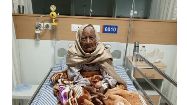 98-year-old-woman-receives-cashl