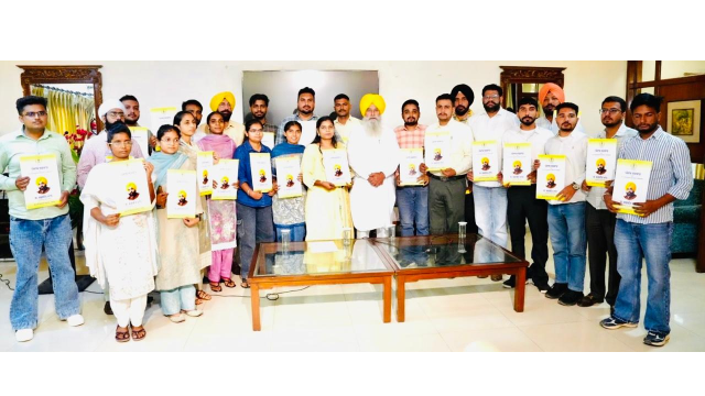gurmeet-singh-khudian-hands-over